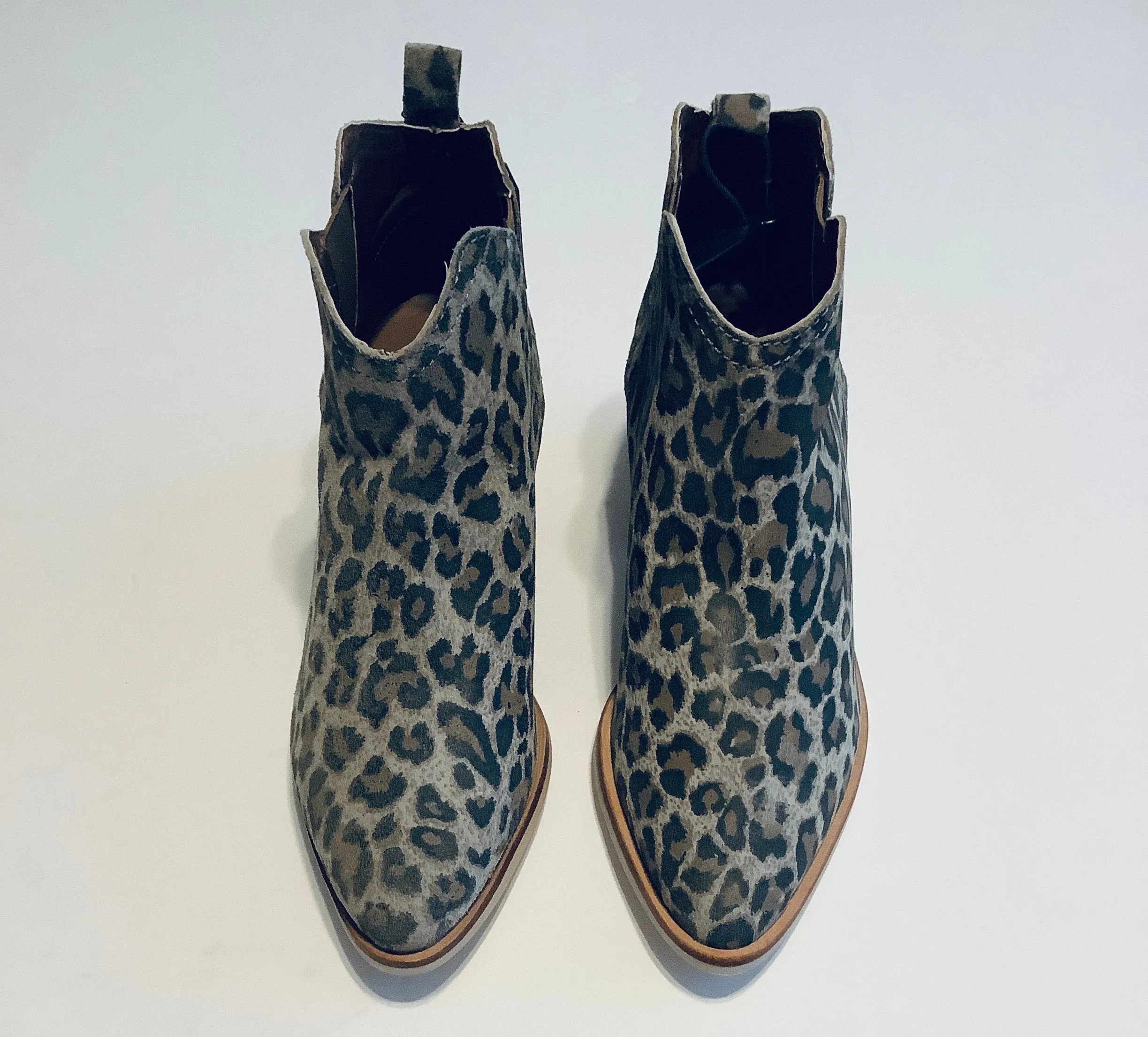 Boots Ankle Flats By Cmc In Animal Print, Size: 8