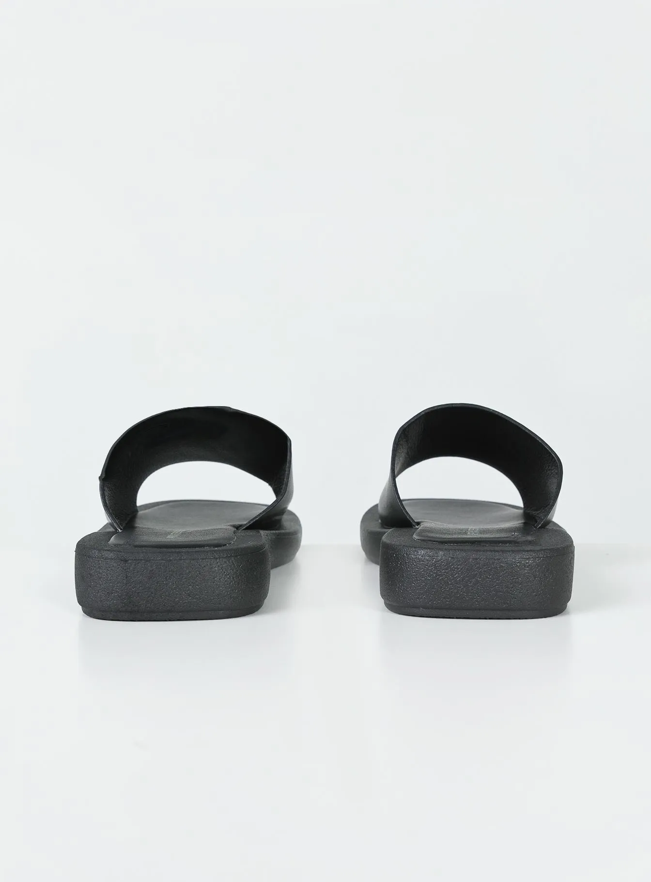 Camilo Slides Black