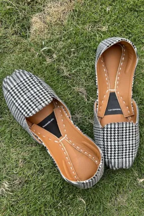 Hemo Handicraft - Strut Loafers - Khussa - Black & White