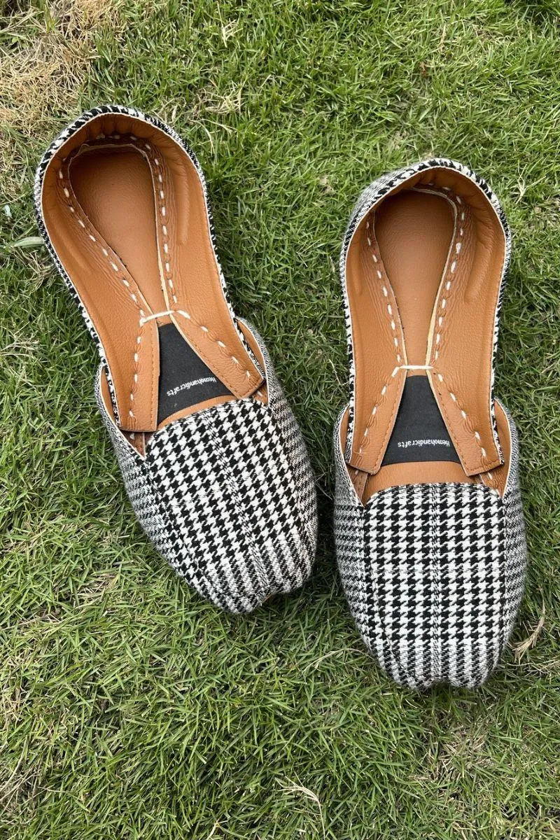 Hemo Handicraft - Strut Loafers - Khussa - Black & White